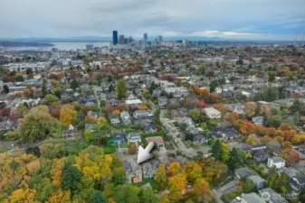 Quick commute to downtown Seattle.