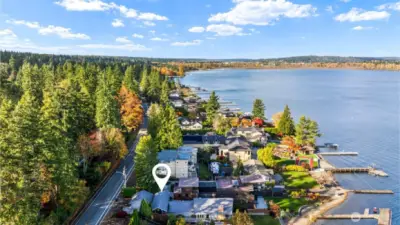 Convenient North end W Lake Sammamish location
