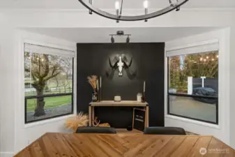 Dining are w/beautiful natural light