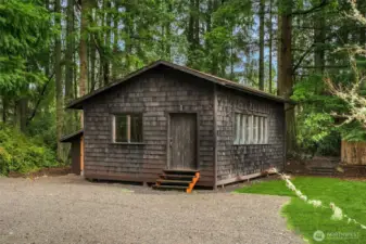 Detached 560 square foot studio and garage