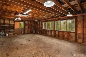 Detached 560 square foot studio