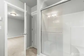 Photographs are for illustrative purposes only. Features, finishes, interior/exterior colors, landscaping and floorplan shown may vary from actual homes built