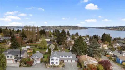 Close to Lake Washington!