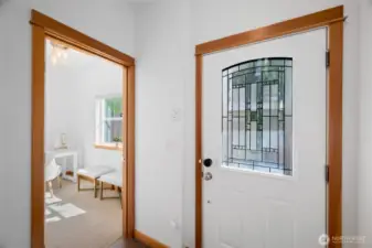Entryway & 3rd bed / office