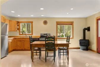 Adjacent pantry, laundry/storage closet for added convenience and efficient use of space