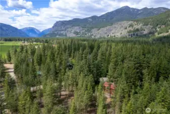 Ideal location for all lifestyles.  On the community trail, access to the river and low maintenance yard.