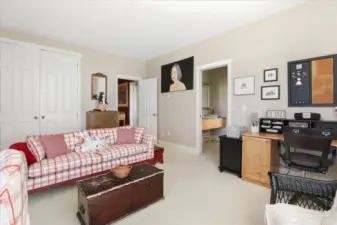 Middle Floor-Guest BR #2
