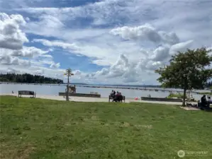 Juanita Beach - great lake views, drop in sand volleyball, playground and shallow lake play area.