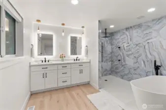 5 pieve ensuite bath.