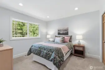 Keep guests and family comfortable with A/C and an automatic whole-home generator.