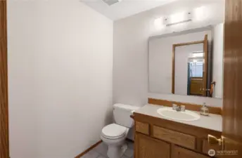 1/2 bathroom on the mainfloor.