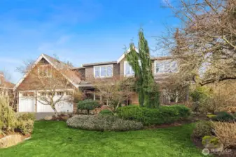 Welcome to Kirkland's desirable Houghton neighborhood and 5012 112th Avenue NE.
