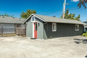 Detached 1 car garage