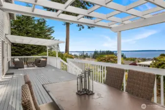 Entertainment Size Deck with Sunset Views of Puget Sound