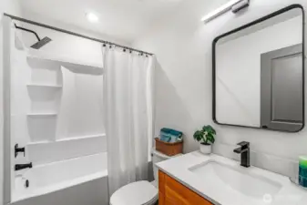 Upstairs guest bath with tub and recent updates