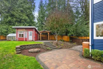 Quiet home office in separate studio