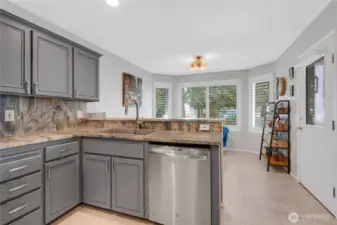 Beautiful Kitchen, Lot's of Counter Space.