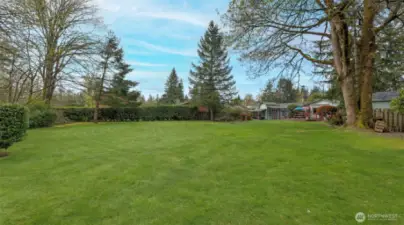 Croquet, volleyball . . . room for it all!