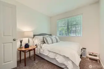 2nd upper bedroom
