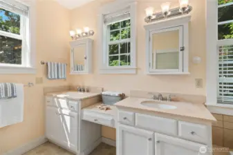 Double vanity sinks in the primary bathroom.