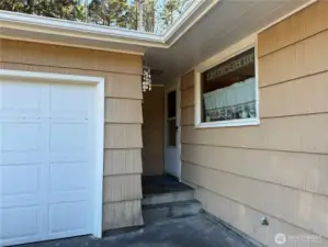 breeze way from 2 car garage