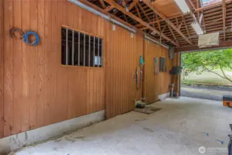 Double entrance to large stall.