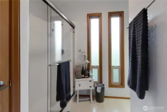 Standup shower in Primary En-suite.