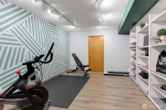 Large bonus room could be used as a gym, library or potentially as an additional bedroom with large walk in closet.