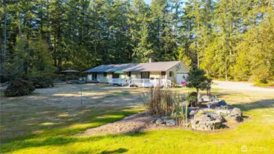 In a very private setting, and fully fenced and gated property this is a charming and serene property near to beaches, walking trails and state parks.