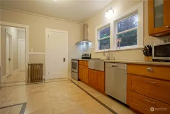 Middle - Kitchen