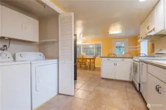 Washer & Dryer Stay