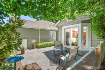 Private fully fenced garden patio.