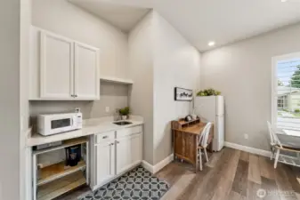 Kitchenette in guest quarters