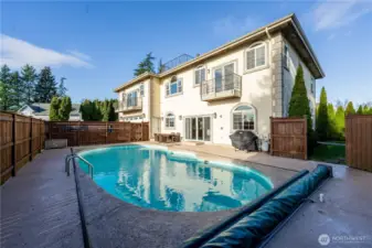 Electric pool cover.