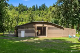 Huge and updated barn with plenty of room to expand the number of stalls