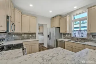 Yes the fridge stays.