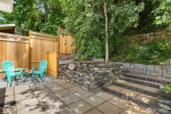 Fully fenced, quiet and peaceful outdoor patios
