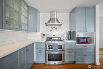 This kitchen is a showstopper!