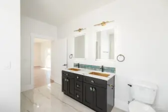 Main Floor Primary- Bathroom