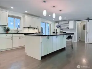Black quartz, marble backsplash, undercounter lighting