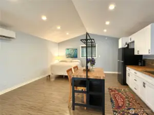 Tall vaulted ceilings and great lighting