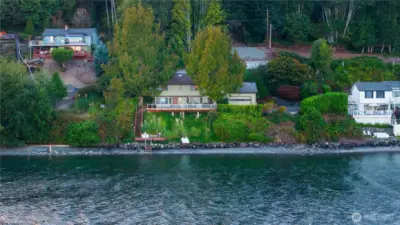 Secluded Waterfront home w/ 150' of tideland rights