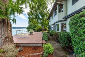 Brand new deck built this year to provide you many more years of peace and stunning views