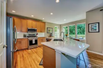 Gorgeous Calacatta Arno quartz countertops, updated Samsung stainless  kitchen appliances & new LG dishwasher.