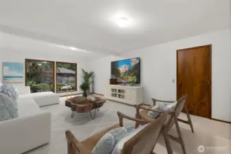 Main floor bonus room. (virtually staged)