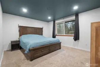 Huge primary bedroom