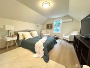 Master bedroom 1 upstairs