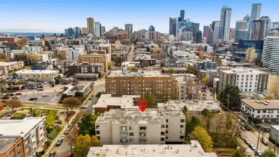 Quick access to I5, downtown, South Lake Union - location, location, location!