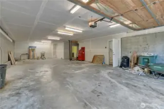 Large garage up to 5 cars