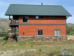 Cozy 896 sq ft home with 1 bedroom + Loft, 1 bathroom, and a sleeping loft